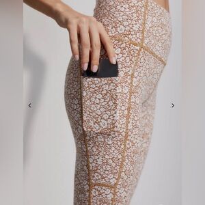 Varley Move Pocket High Legging — subtle floral pattern, super comfy!
